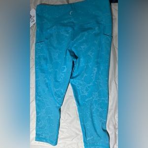 NWT Zyia light n tight hi rise capri 20inseam size 12 aqua paradise pocket